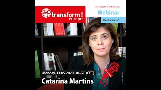 Ao encontro da Esquerda :: Entrevista com Catarina Martins (Coordenadora do Bloco de Esquerda)
A primeira de uma série de entrevistas de líderes da Esquerda europeia.
Walter Baier and Hugo Monteiro entrevistam Catarina Martins. No final da entrevista, Catarina Martins responde a perguntas do público.
***
Catarina Martins é a coordenadora do Bloco de Esquerda (Portugal).
Durante a liderança de Catarina Martins, o Bloco tem aumentado a sua representação parlamentar e relevância política tendo-se tornado, desde 2015, na terceira força política do país e um dos principais sujeitos da esquerda socialista europeia.
Walter Baier é um economista austríaco, foi presidente do Partido Comunista da Austria (KPÖ) entre 1994 e 2006 e é, desde 2007, o Coordenador da rede transform! europe.
Hugo Monteiro é um investigador e professor de Filosofia do Porto, membro da direcção da transform! europe e da cooperativa CULTRA - Cooperativa Culturas do Trabalho e Socialismo.
***
O coronavirus atingiu uma UE impreparada, mas de formas e com efeitos diferentes, dependendo dos países. Mais trágicos foram os efeitos nos países cujos sistemas de saúde e de segurança sociais foram emaciados por décadas de políticas de austeridade. Assim, a pandemia aumentou as desigualdades não só no interior dos Estados, mas também entre os Estados-Membros da UE. Isto coloca os partidos da esquerda radical perante um desafio e apela a uma reavaliação das suas estratégias.
A incapacidade da UE para enfrentar a crise sanitária e prestar apoio aos Estados mais afectados mudou a forma como a União é vista nalgumas partes da Europa. Em que medida e com que consequências é que isto se aplica aos países cujos partidos os nossos entrevistados representam? Como pode a Esquerda fazer face à crise económica e social e à recessão que muito provavelmente virá na sua esteira? Como é que os partidos de esquerda ligam as suas estratégias nacionais aos problemas globais, em particular o fluxo de refugiados e as respostas urgentemente exigidas pela crise ambiental global?
Estas entrevistas focam-se no impacto da pandemia na vida económica, social, política e cultural de cada um dos países.
***
Para continuar informada sobre outros eventos e artigos publicados pela transform! europe, subscreva a nossa newsletter (disponível em inglês, francês, alemão, grego e castelhano): https://www.transform-network.net/#subscribe-newsletter Ao encontro da Esquerda :: Entrevista com Catarina Martins (Coordenadora do Bloco de Esquerda)