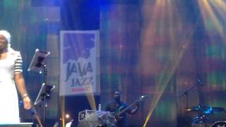India Arie - I Am Not My Hair \/\/ Live at Java Jazz Festival 2014 #JJF2014