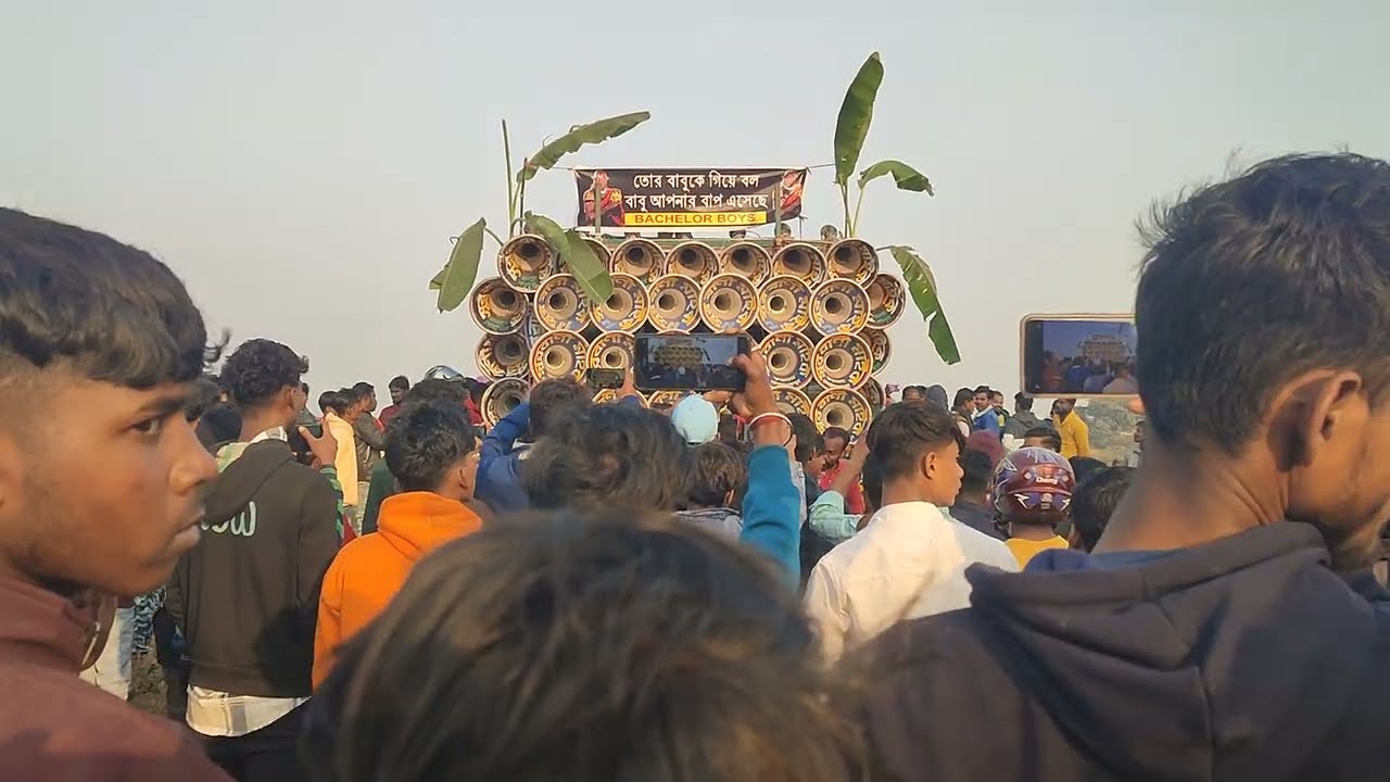 সুরবাণী মাইক ফিল্ডে বাজাবার সময়।