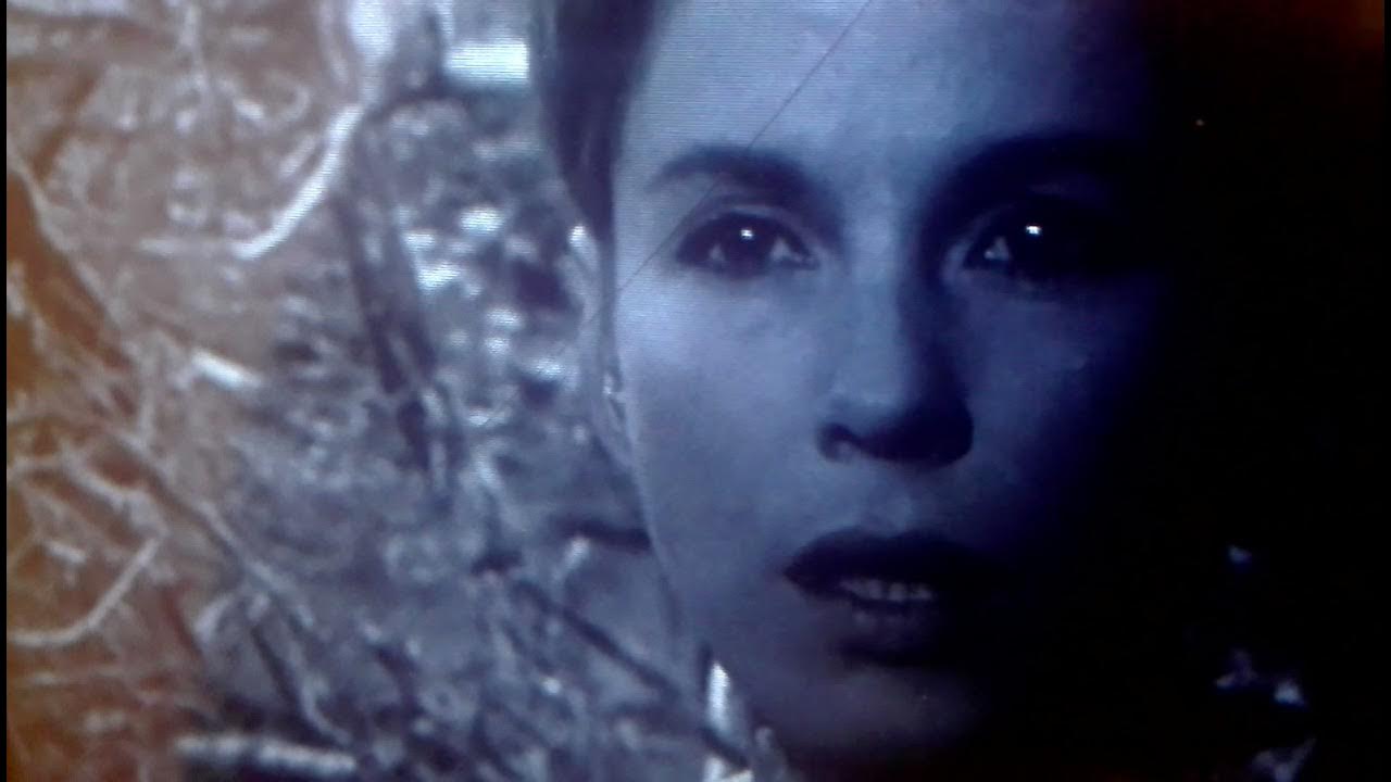 Позвони мне пьяный ночью. На стене в твоем подъезде слова. Ганвест клип в подъезде. Текст песни грув в грязь. В 3 подъезде с краю песня.