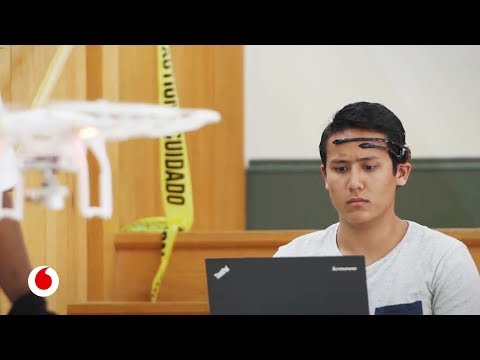 Vídeo: Se Lleva A Cabo La Primera Carrera De Drones Controlados Por El Pensamiento Del Mundo - Vista Alternativa