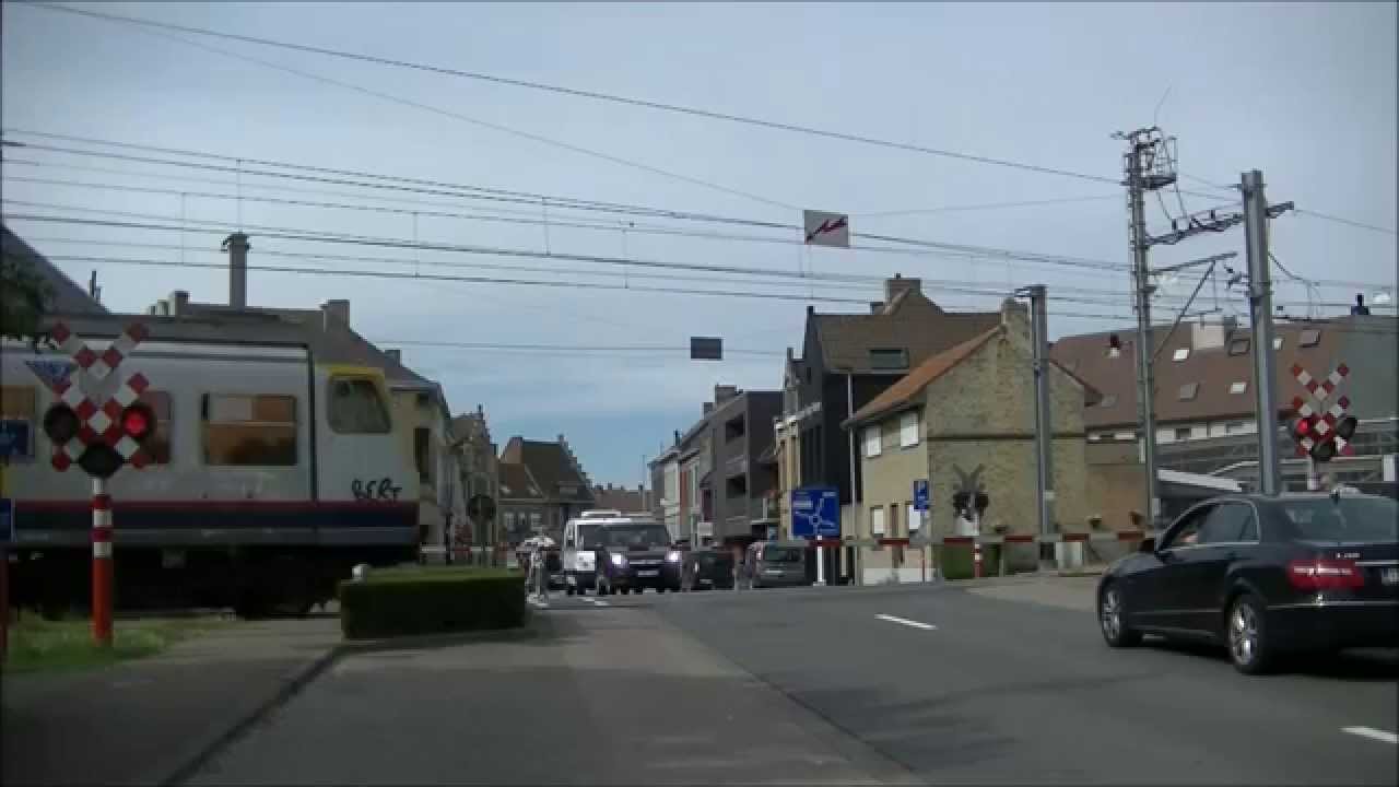 Spoorwegovergang//RR-crossing Veurne, Brugsesteenweg, B