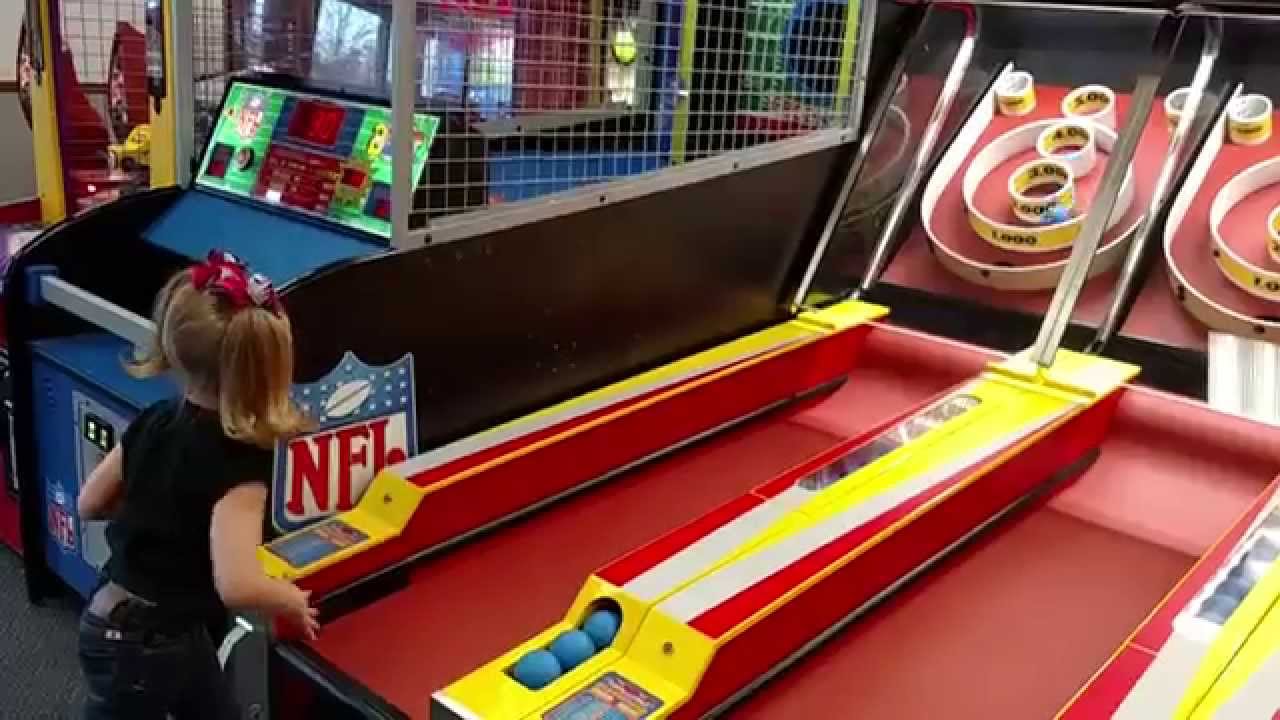 Skee Ball ! - YouTube
