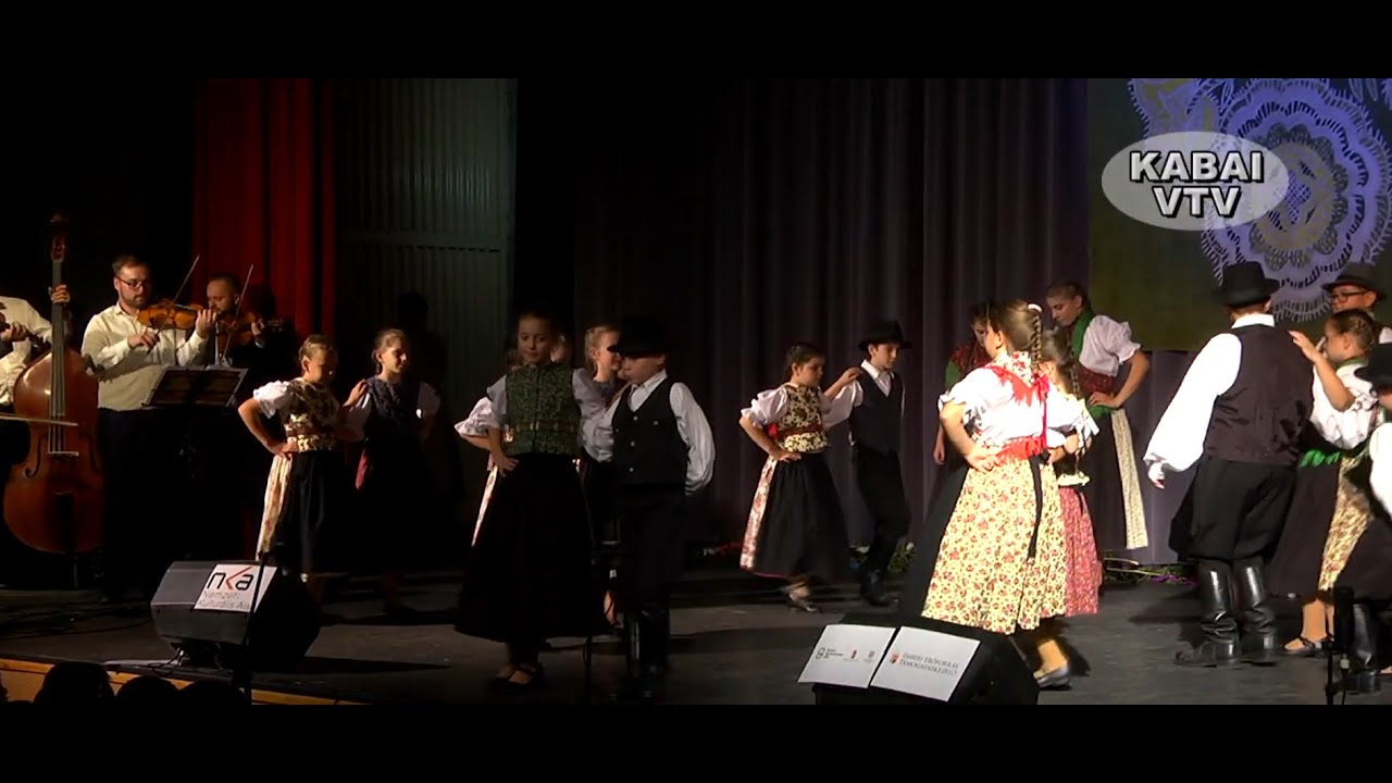 A Kabai Mennykő Néptáncegyüttes éves gálaműsorán 2022. szeptember 24-én riportokat is készítettünk