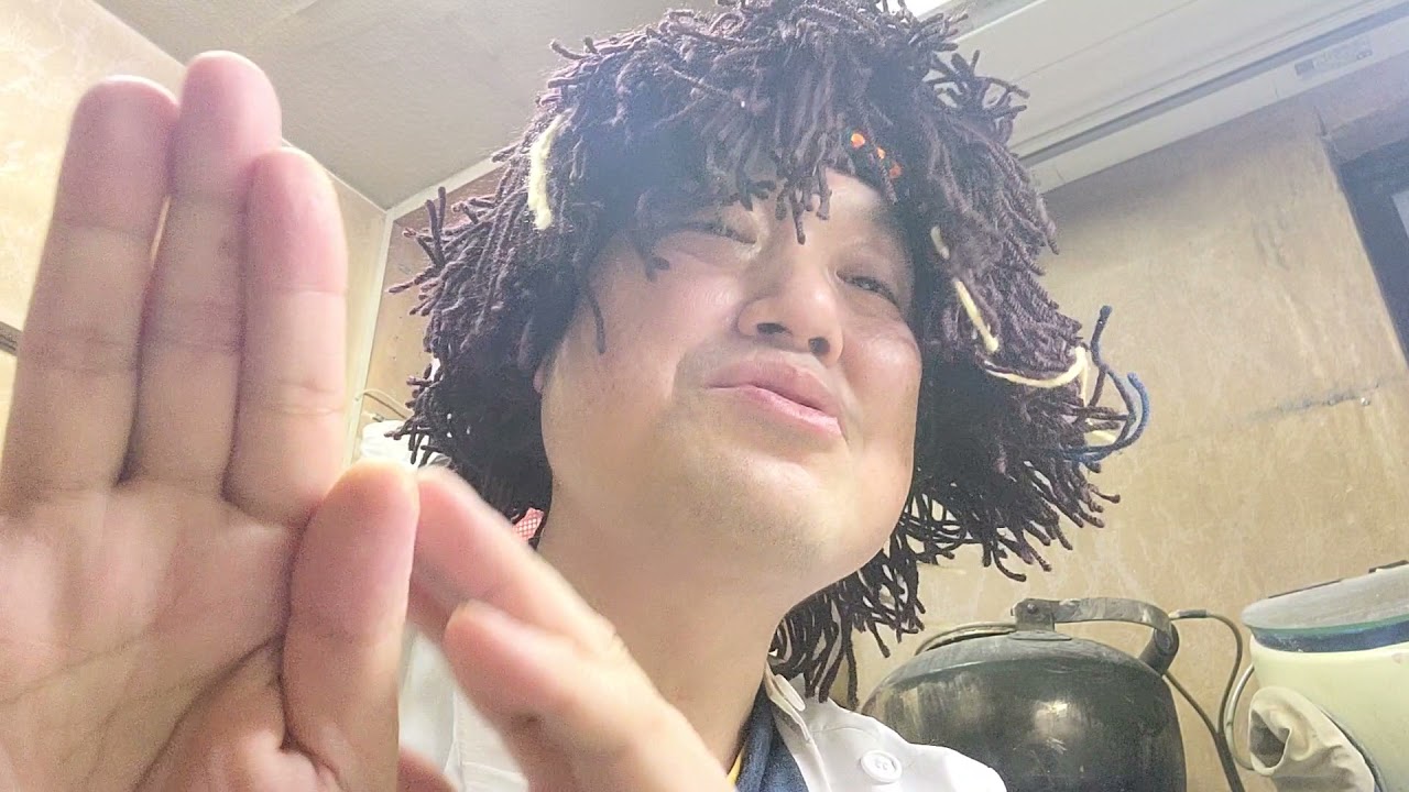 珊瑚が何時まで経っても茶色のまま。色揚げについて語ります。