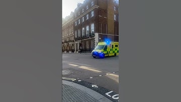 Thumbnail of *Super rare* London ambulance responding with the British tone 🇬🇧