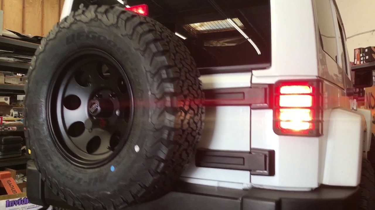 White Jeep JK Wrangler Sahara Pro Comp Lift & American Racing Wheels -  YouTube