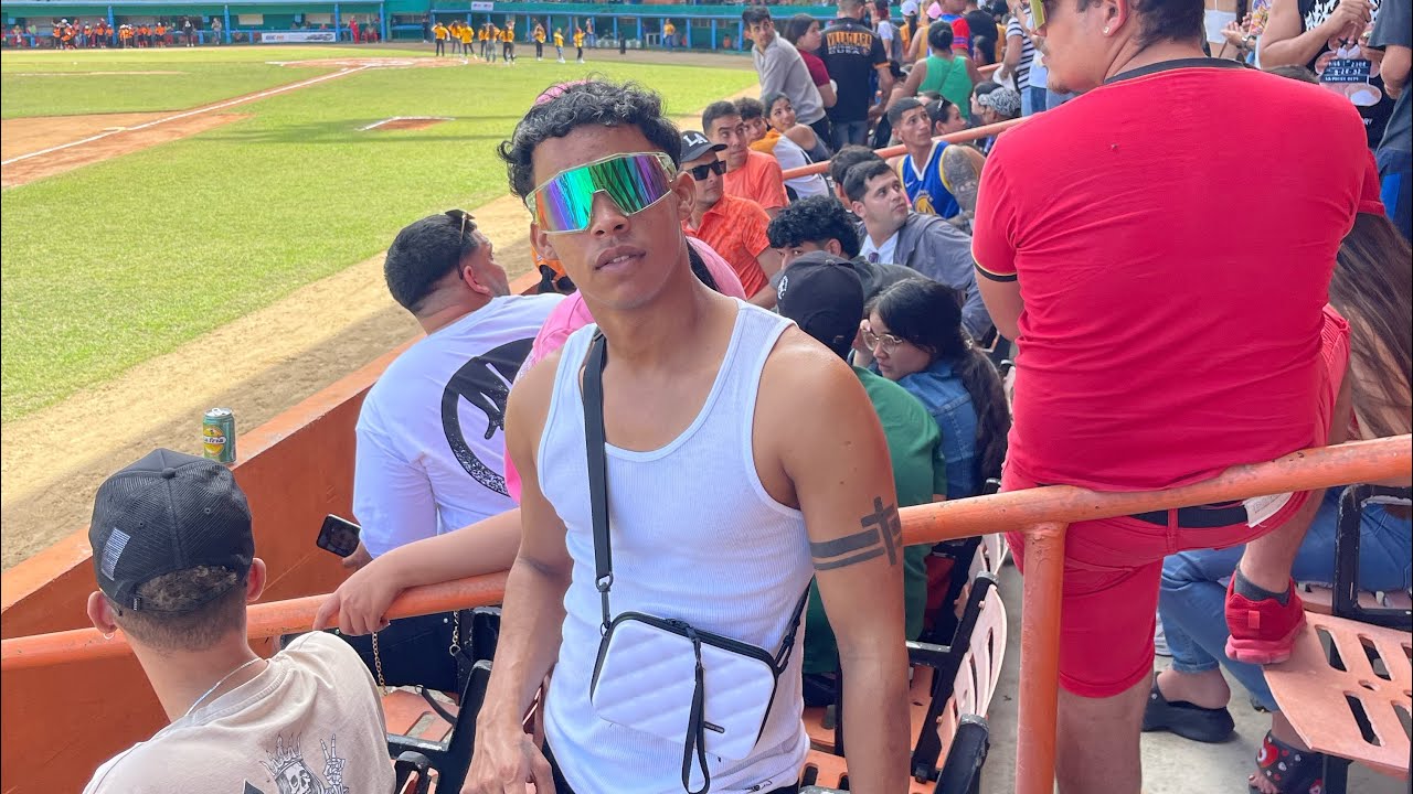 Así es un estadio de futbol en Cuba 🇨🇺 