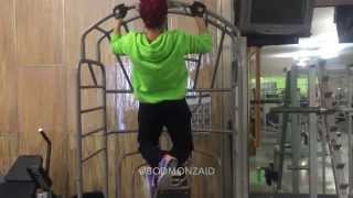 Girl doing pull ups @BodmonZaid !