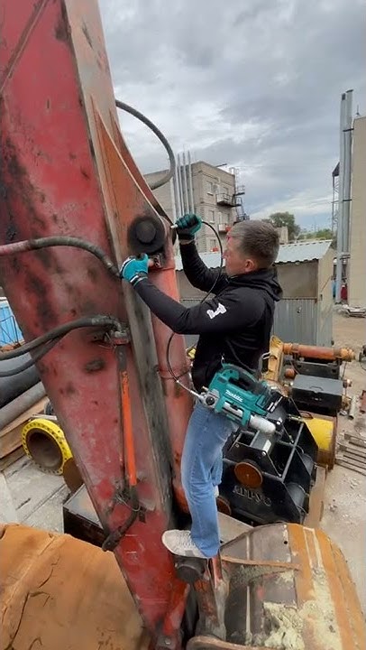 Аккумуляторный смазочный пистолет Makita в действии - YouTube