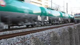 高崎線・EF65 2074ガソリンタンクとE231系のすれ違い