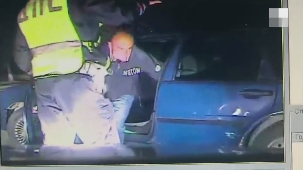 Автомобиль с выключенным двигателем Автомобиль с выключенным двигателем