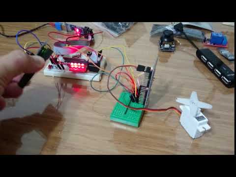 Accelerometer driving servo motor