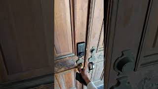 Your finger is now your key. 🔐🤯#shorts #smarthome #smartlock #tech #gadgets #homeautomation