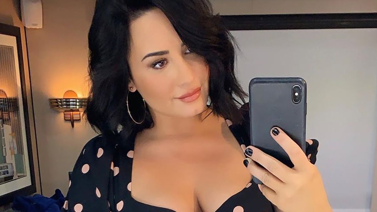 Demi Lovato Shows Off Baby Bump On Set of Will and Grace