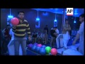 سالن بولینگ ده پینی سرگرمی جدیدی برای افغان ها فراهم می کند 