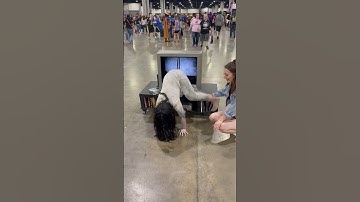The Ring Cosplay Spotted at Comic Convention || ViralHog