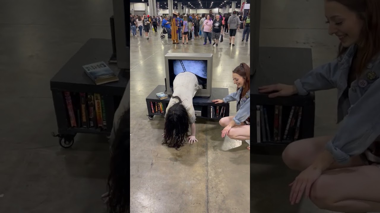 ⁣The Ring Cosplay Spotted at Comic Convention || ViralHog