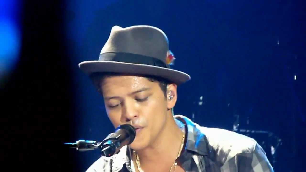 Bruno Mars Lighters live Manchester 2 november 2011 HD YouTube