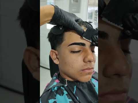 Video: Cómo crear cortes en las cejas: 15 pasos (con imágenes)