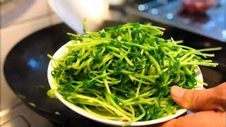 上湯蒜香翡翠苗，翻炒90秒，鮮嫩爽脆（八元一大碟，非常便宜）