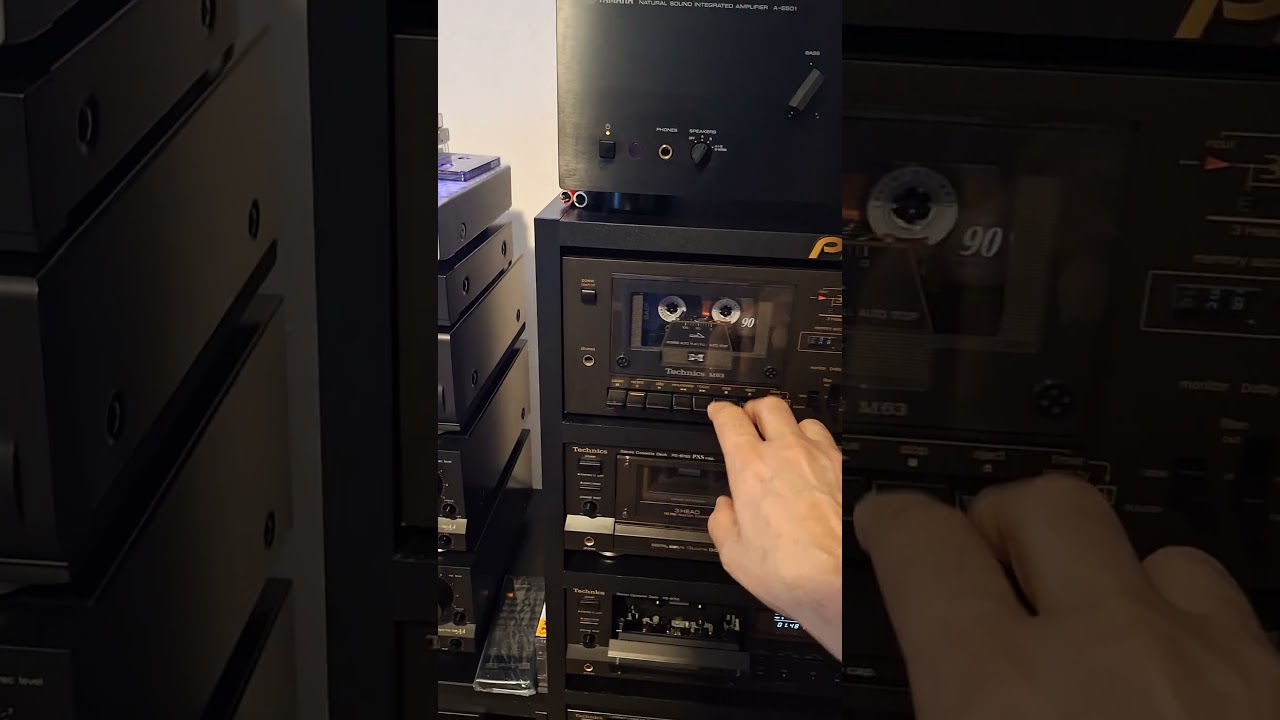 Recording on Technics RS-M63 and sample on Technics RS-B 755, difference in model only 10 years.