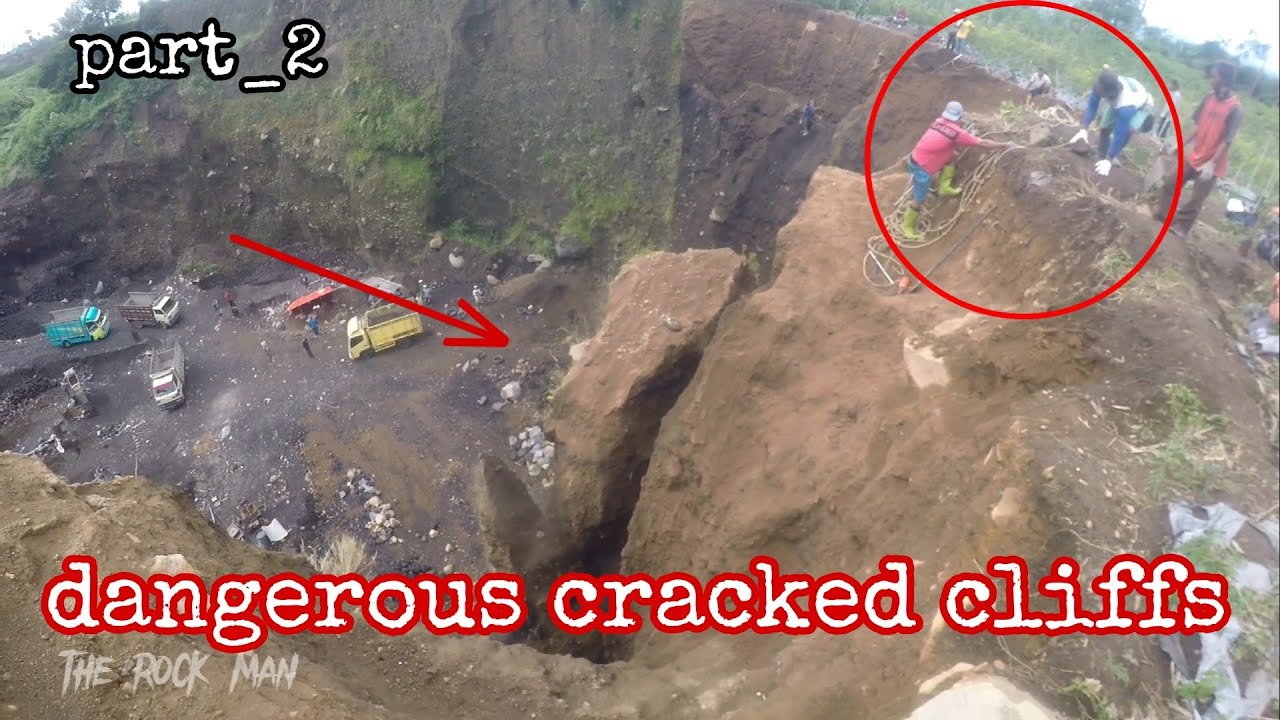 sand cliff big collapse‼️dangerous way of collapsing a cracked sand cliff using a jack