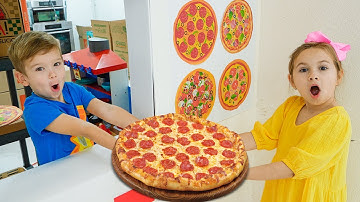 Kids learn how to cook pizza and help each other - funny stories for kids