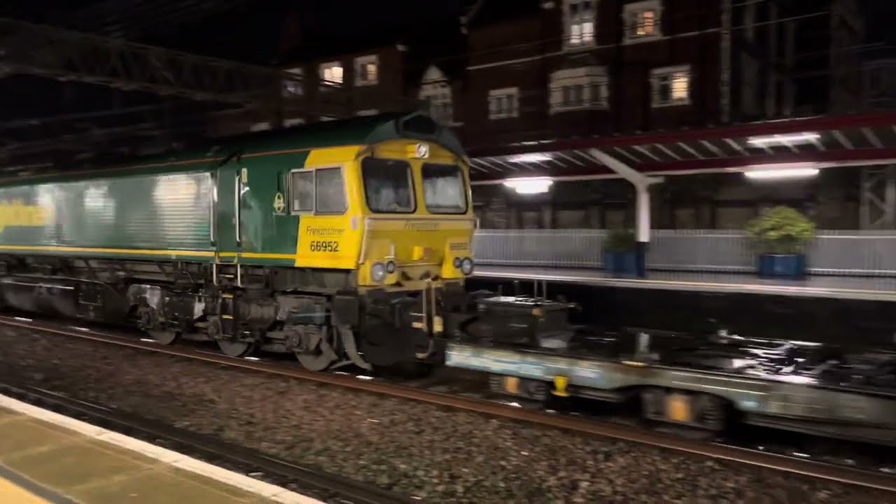 66952 | Freightliner | Passes Crewe