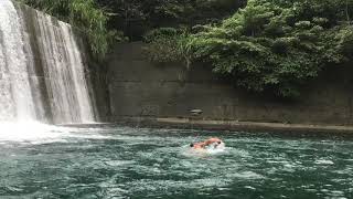 1091029 極冰大瀑布溪水早泳01
