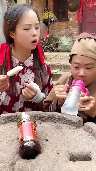 Satisfying Chinese short man just licking ice-cream she's mad 中国矮个子男人只是在舔冰淇淋，她生气了 #eating#asmr#part1