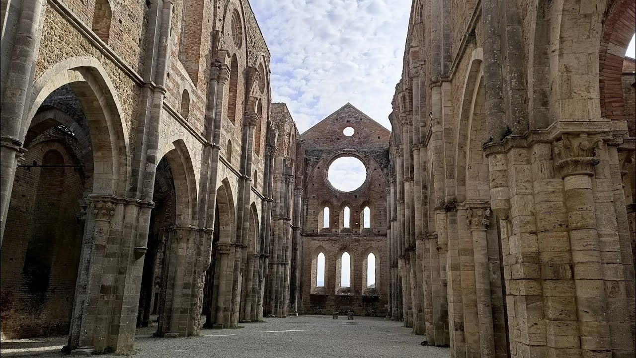 Abbazia di San Galgano - Eremo di Montesiepi (con la vera spada nella roccia) Chiusdino (Siena)