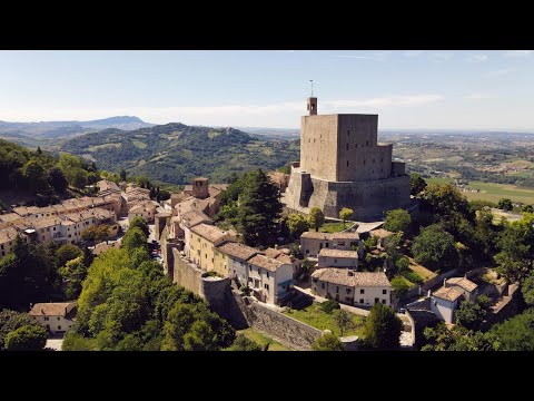 The municipality’s Valconca film places Montefiore within a wider itinerary of hill villages, countryside and wine culture. Its value is the regional perspective: the town is not an isolated castle stop, but one point in a landscape connected by local roads, agricultural production and neighbouring settlements. The video’s route is a useful source of ideas, while actual winery visits, tastings and transport need separate checking because services and opening times vary. The tourism portal lists the item in 2024, whereas YouTube records the upload in 2022; the original platform date is used here.