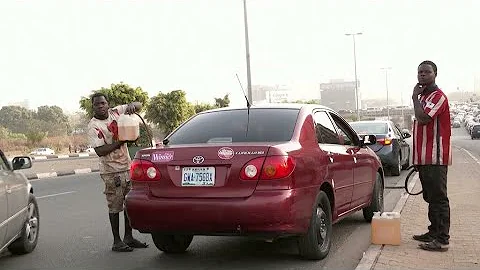 Nigeria's president apologises for petrol shortages and power cuts • FRANCE 24 English