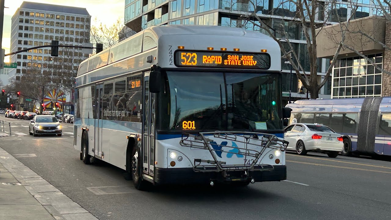 ⁴ᴷ⁶⁰ Common | Santa Clara VTA: 2017 Gillig Low Floor Plus HEV 40’ #7422 on Route 523 Rapid