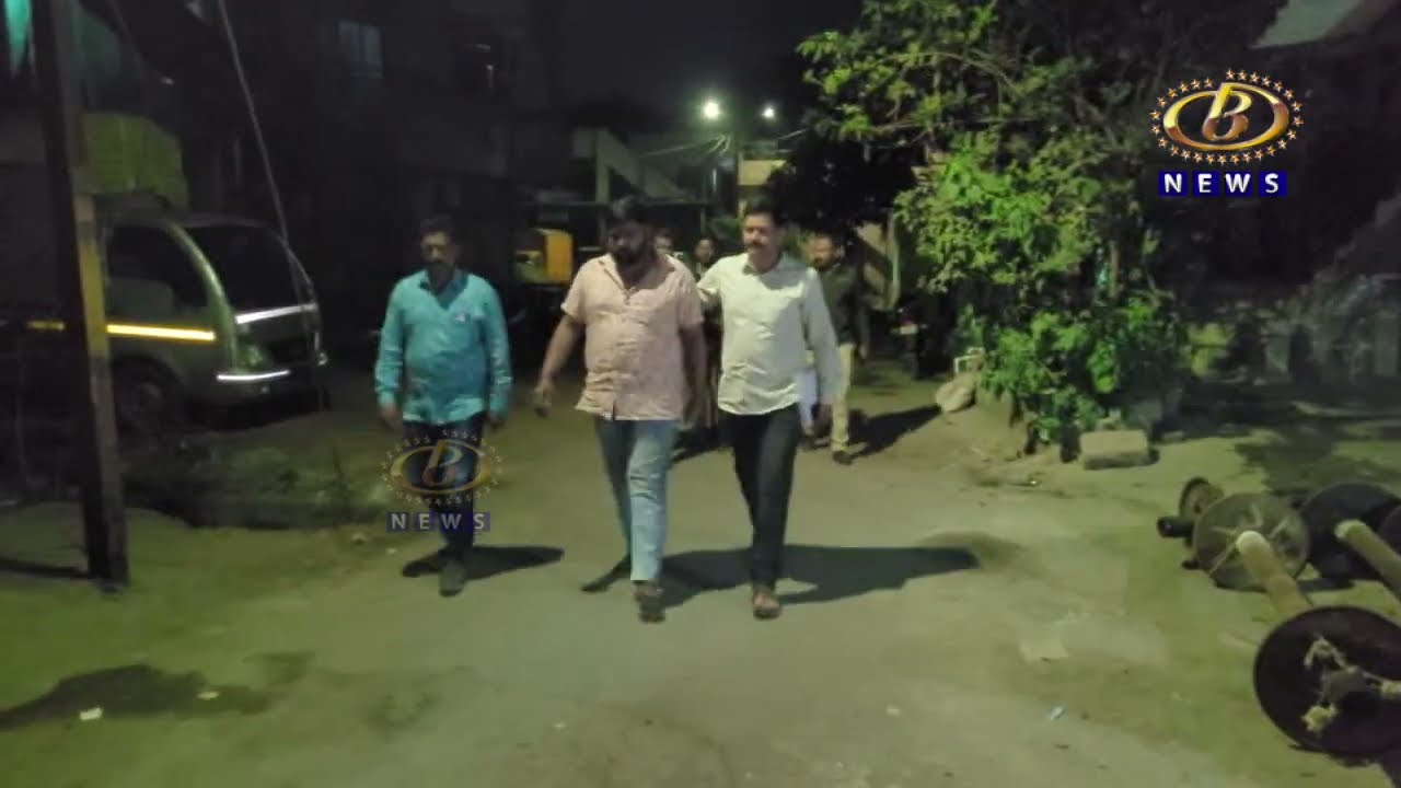 पोलिसी खाक्या अनुभवल्यानंतर नरवाडेनं हात जोडून माफी मागितल्याचा व्हिडीओ व्हायरल