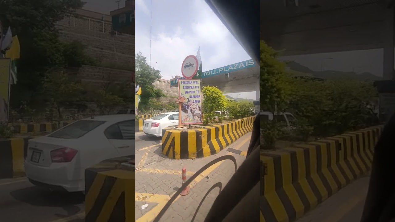 raste mein toll plaza New Muree ki taraf jaate hue