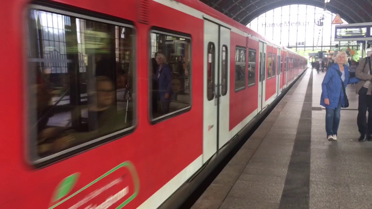 S-Bahn Hamburg: Ausfahrt einer BR 472 Doppeltraktion als Linie S31 in Dammtor