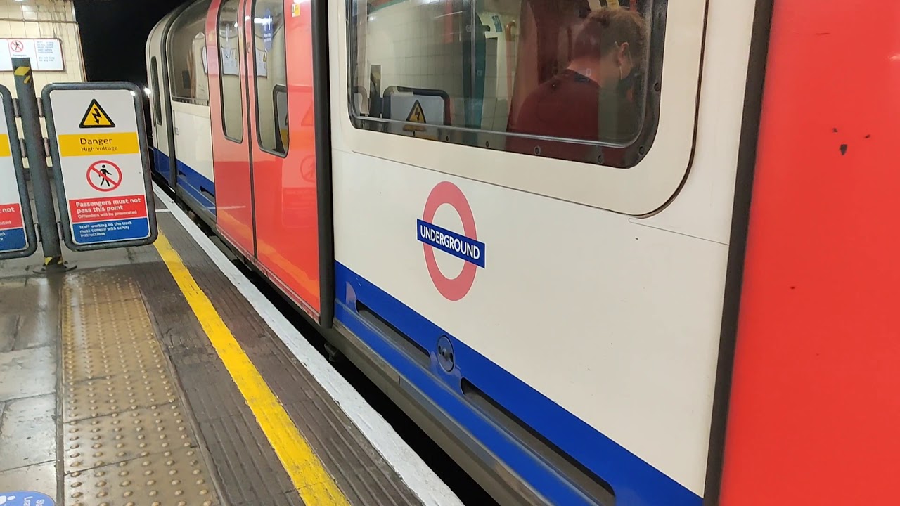 London underground plaistow underground station Distinct line
