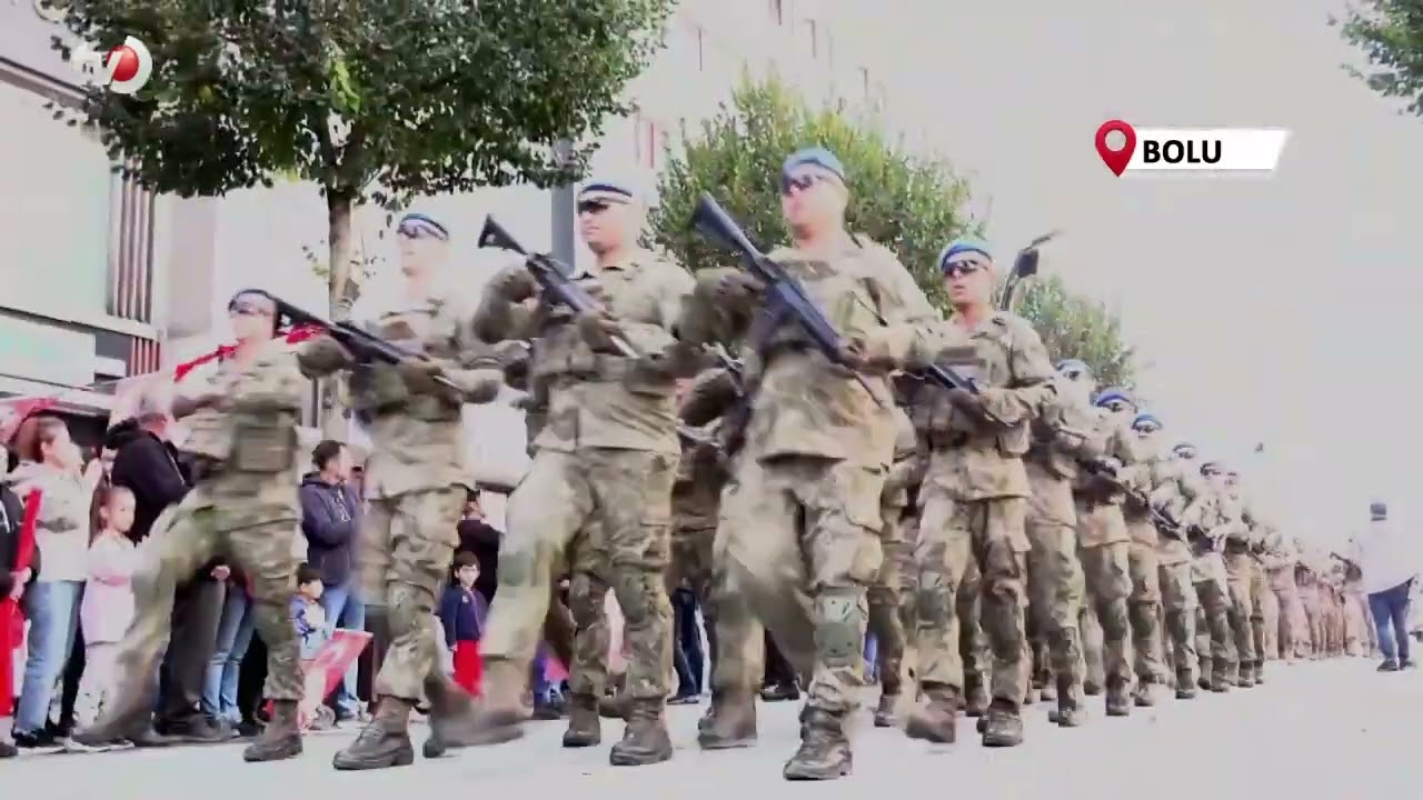 Bolu'daki Tören Yürüyüşünde Komandolardan 29 Ekim Marşları
