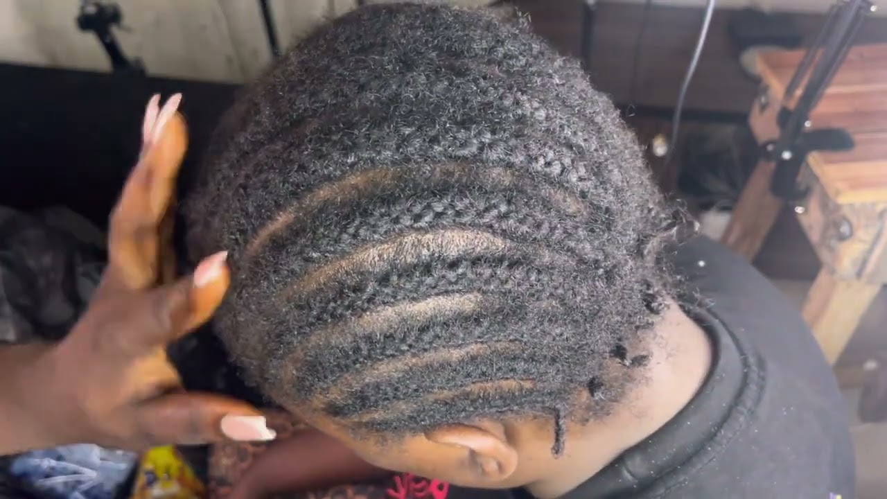 ASMR✨Scalp oiling and scalp scratching between my sisters corn row with gum cracking sound.