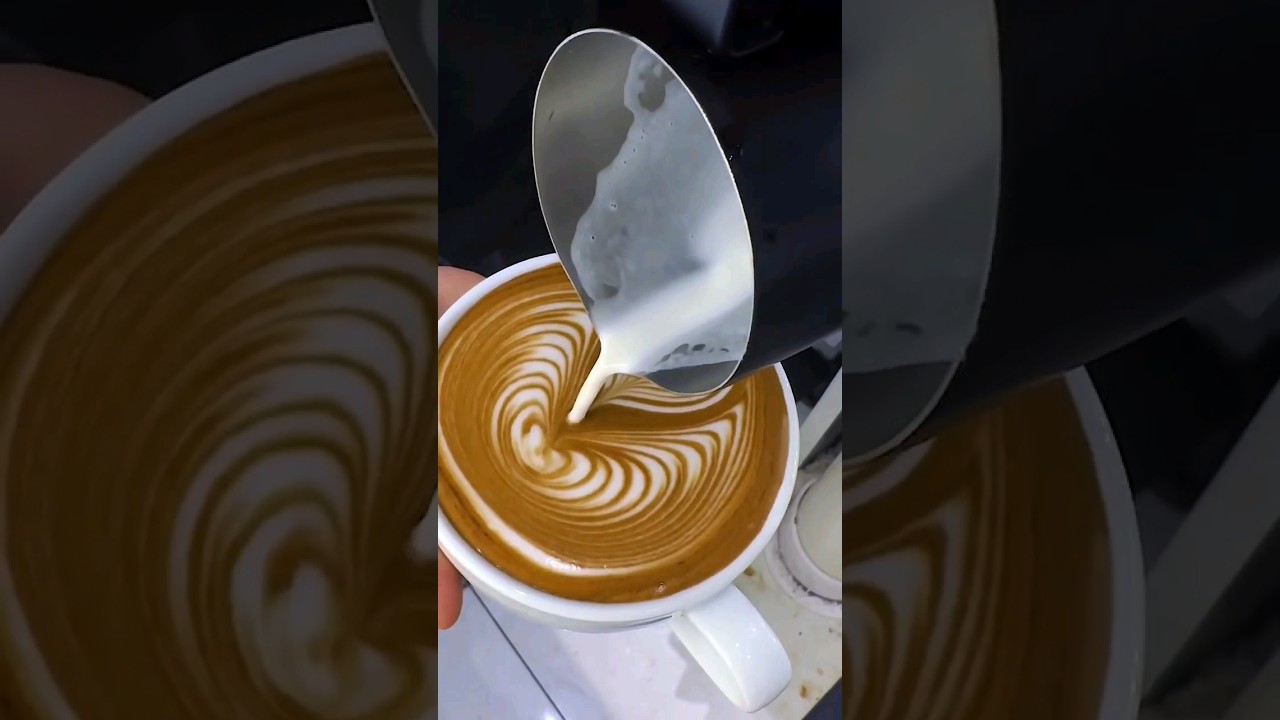 Tulip 🌷 Latte Art | Coffee Art #baristalife #shorts [Barista:- @nao_latte_m]