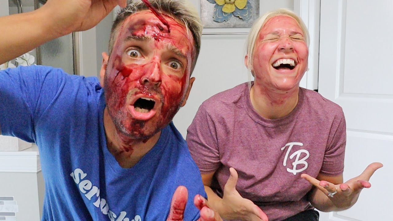 Розыгрыш мужа с кровавой маской!! *Уморительная реакция*