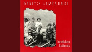 Miniatura de vídeo de "Benito Lertxundi - Orbaizetako arma olaren kantua"