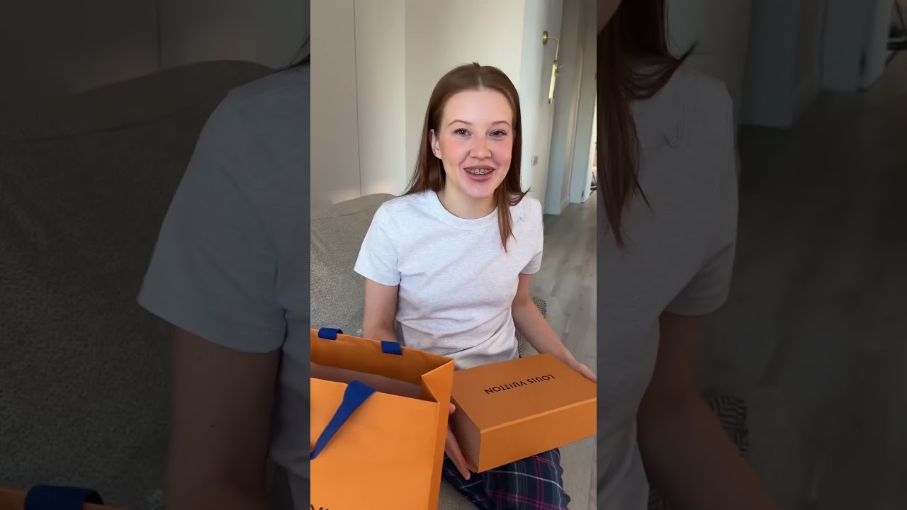 Дарю девушке «ХОРОШЕЕ НАСТРОЕНИЕ» Ее реакция😂 #нустас #нустасиполя #отношения #реакция #пранк