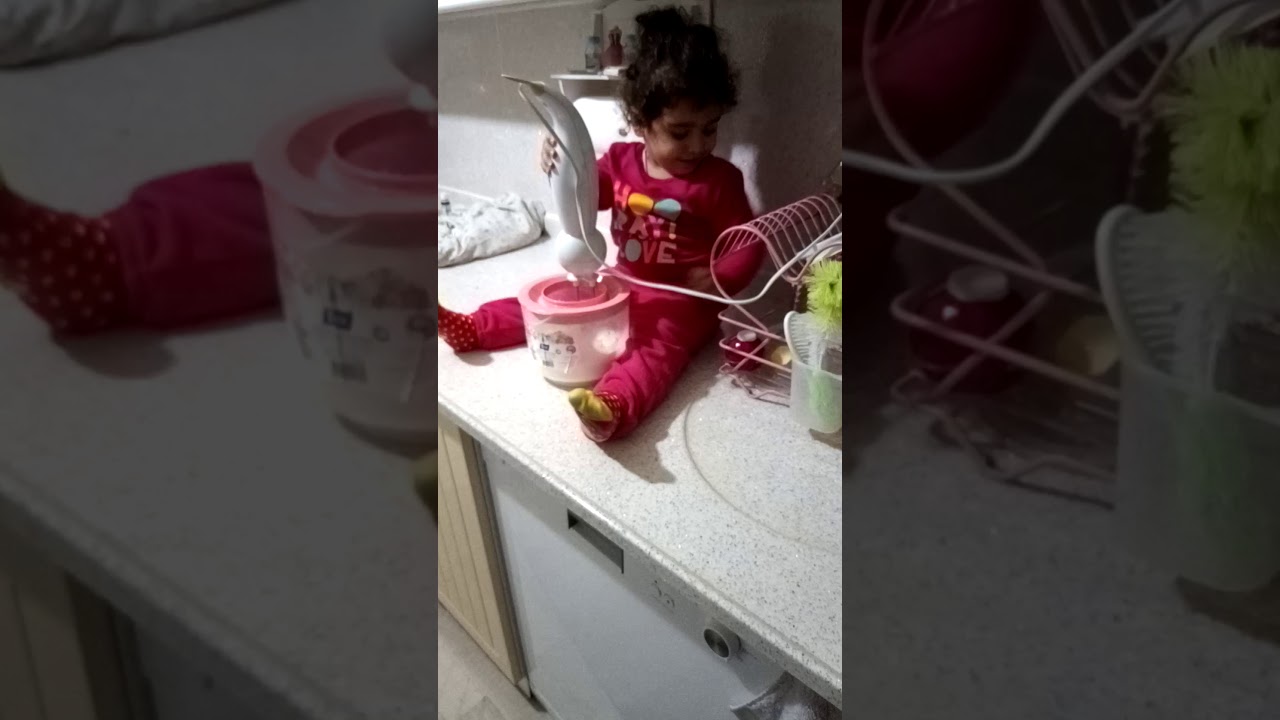 İlkim pasta yapıyor YouTube