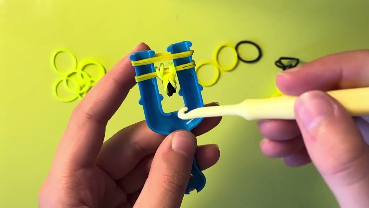 Найлегший спосіб зробити брелок БАНАН з резинок для початківців