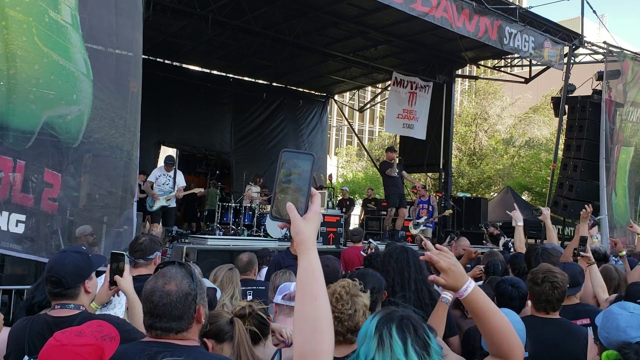 The Amity Affliction - Open Letter (Live) Van's Warped Tour 2018 adlı videoyu YouTube'da izle The Amity Affliction - Open Letter (Live) Van's Warped Tour 2018 adlı videoyu YouTube'da izle