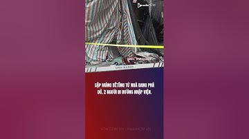 TIN NÓNG 24H: Sập mảng bêtông từ nhà đang phá dỡ, 2 người đi đường nhập viện