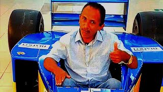 Manoel Gomes Caneta Azul Dentro De Um Carro De Formula 1 - Estourado